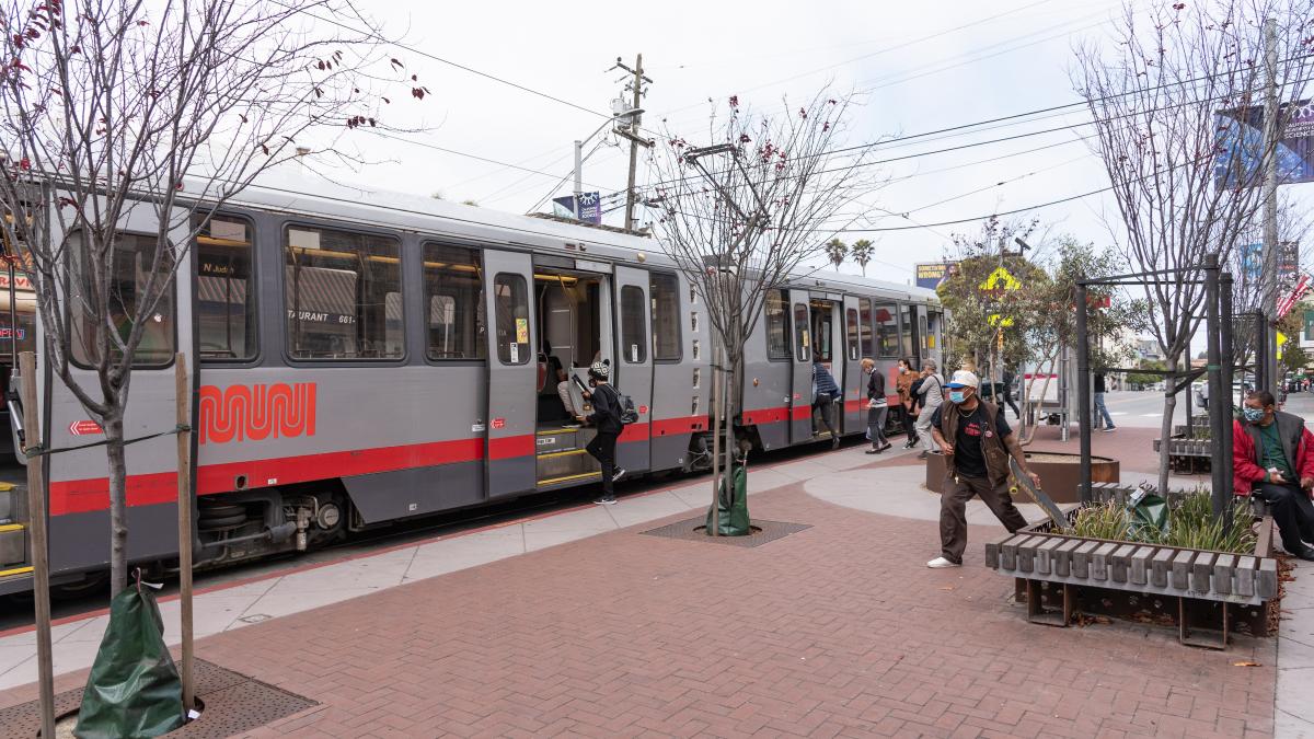 Riders boarding N Judah