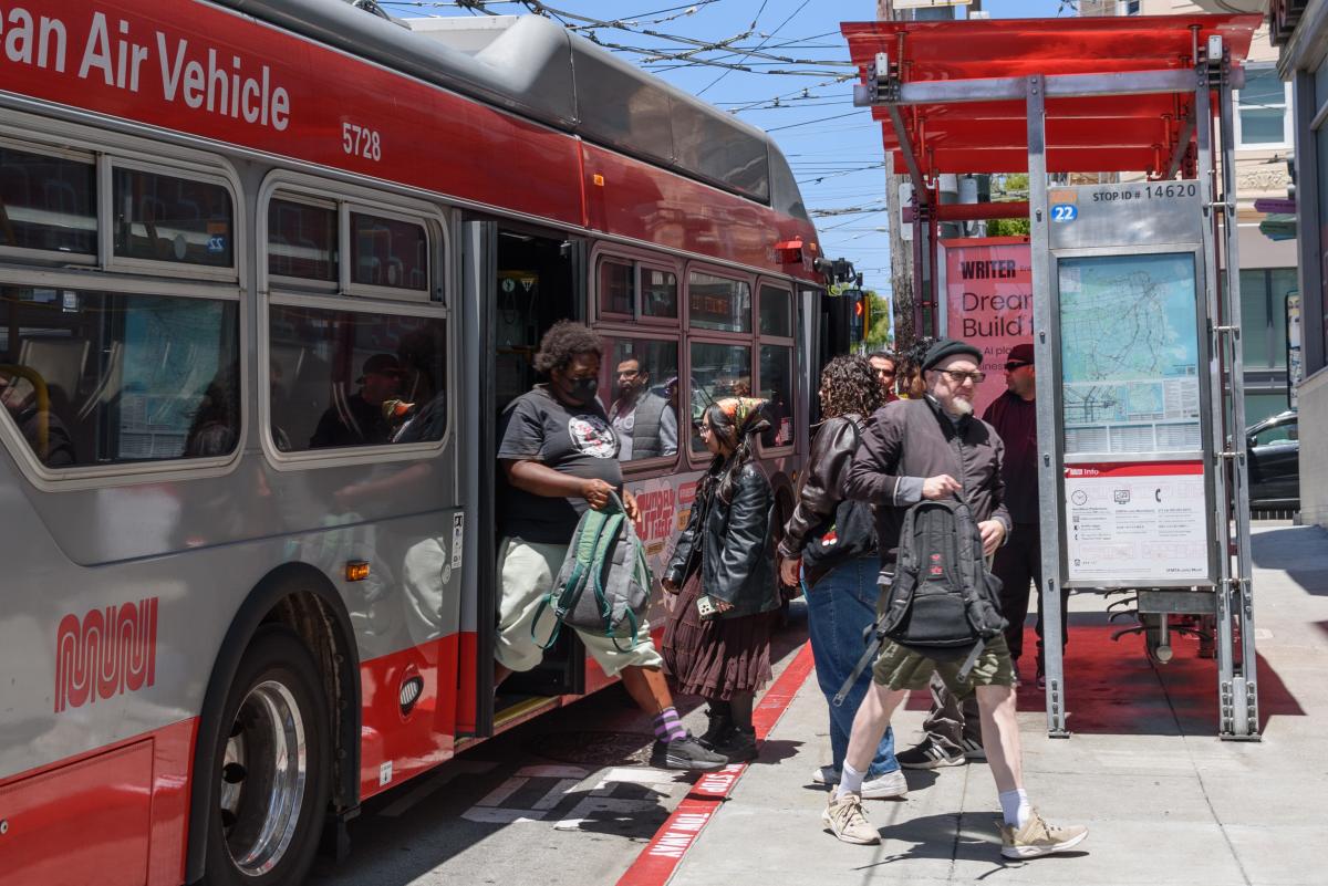 22 Fillmore riders deboarding 