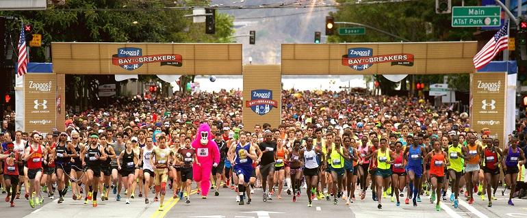 Hundreds of runners start the Zappos Bay to Breakers race on a San Francisco street.