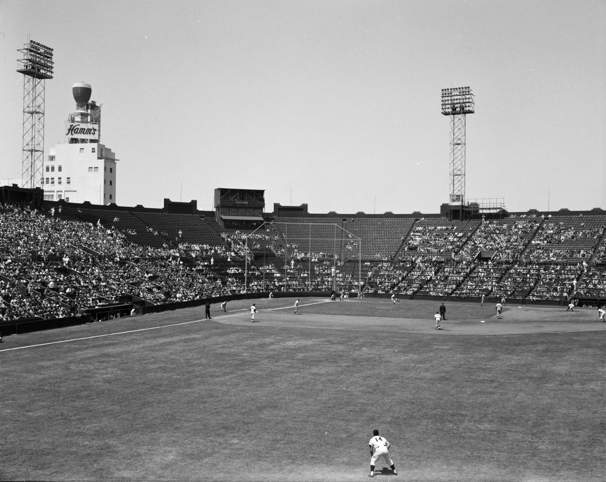 1958 Giants vs. Phillies game at Seals Stadium with Hamm's brewery building visible behind home plate.