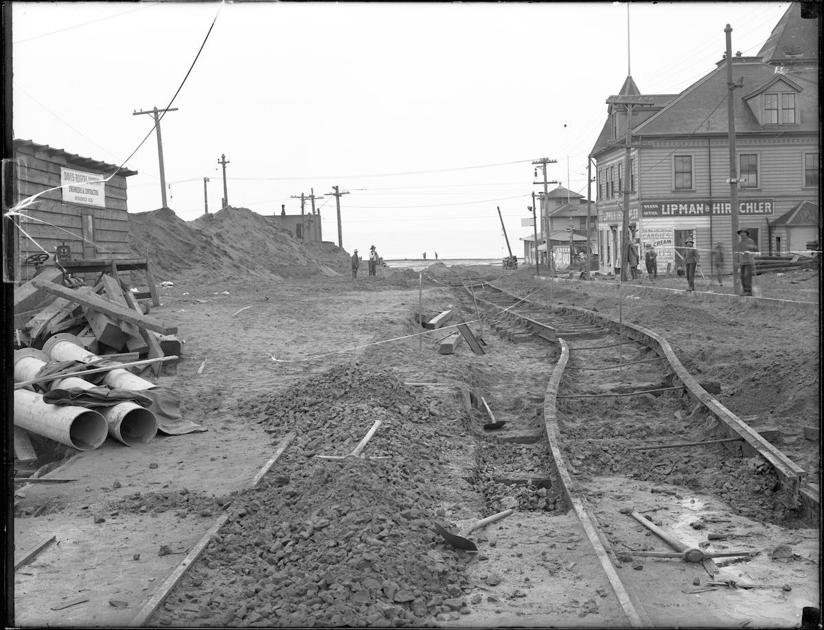 Unfinished streetcar tracks on Fulton Street and 48th Avenue, San Francisco, 1915