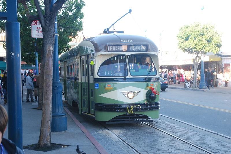 F streetcar w/ wreath