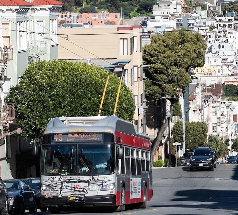 45 Union/Stockton headed up the hill.