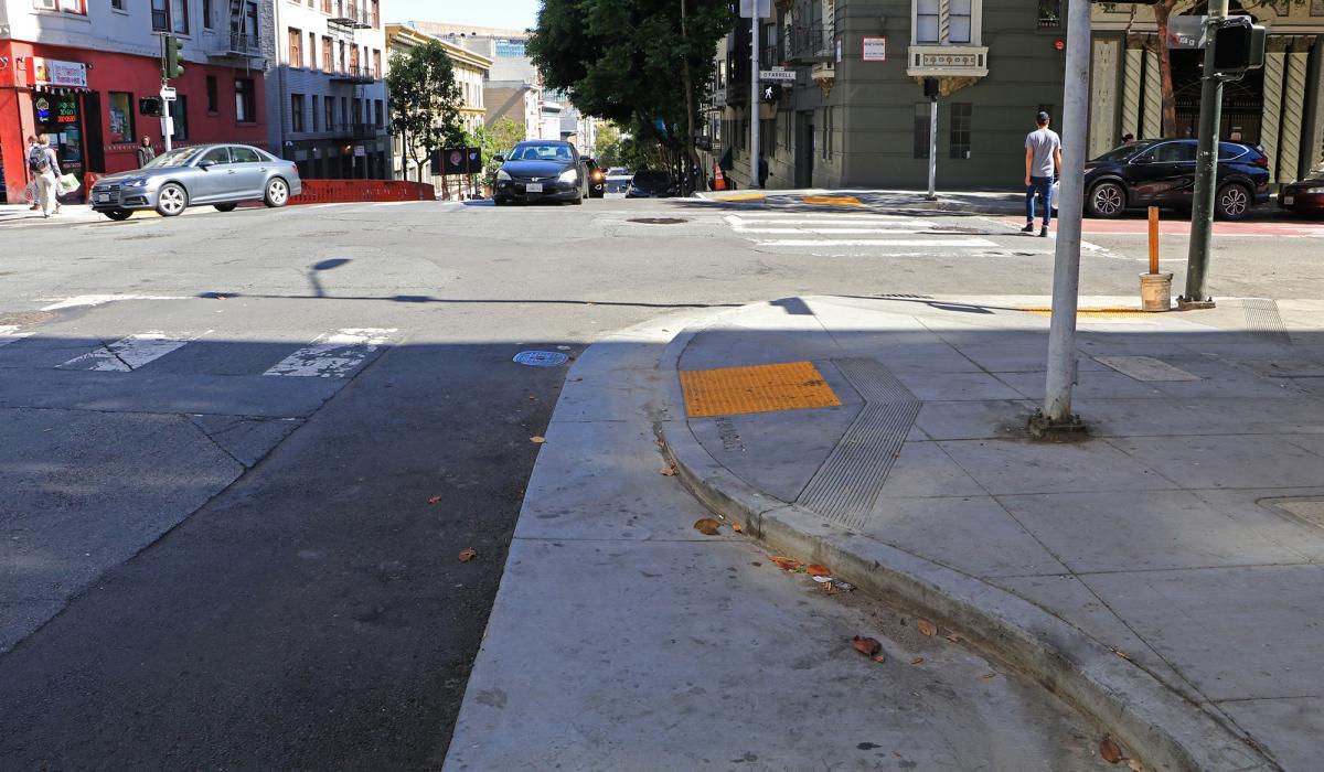 A new pedestrian bulb at O’Farrell and Leavenworth helps make the streets safer for people walking by shortening the distance to cross the intersection.