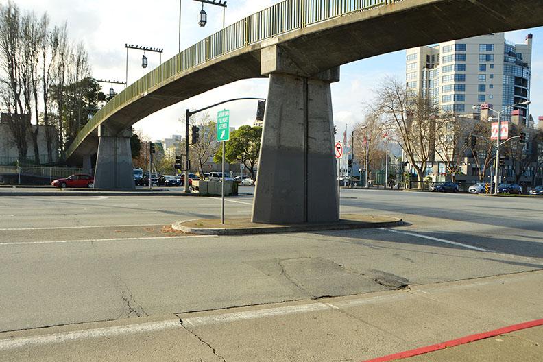 Photo of view of Webster/Geary intersection before the project