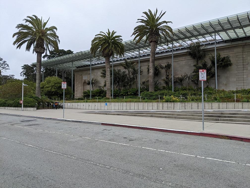 Taxi stand in front of California Academy of Sciences