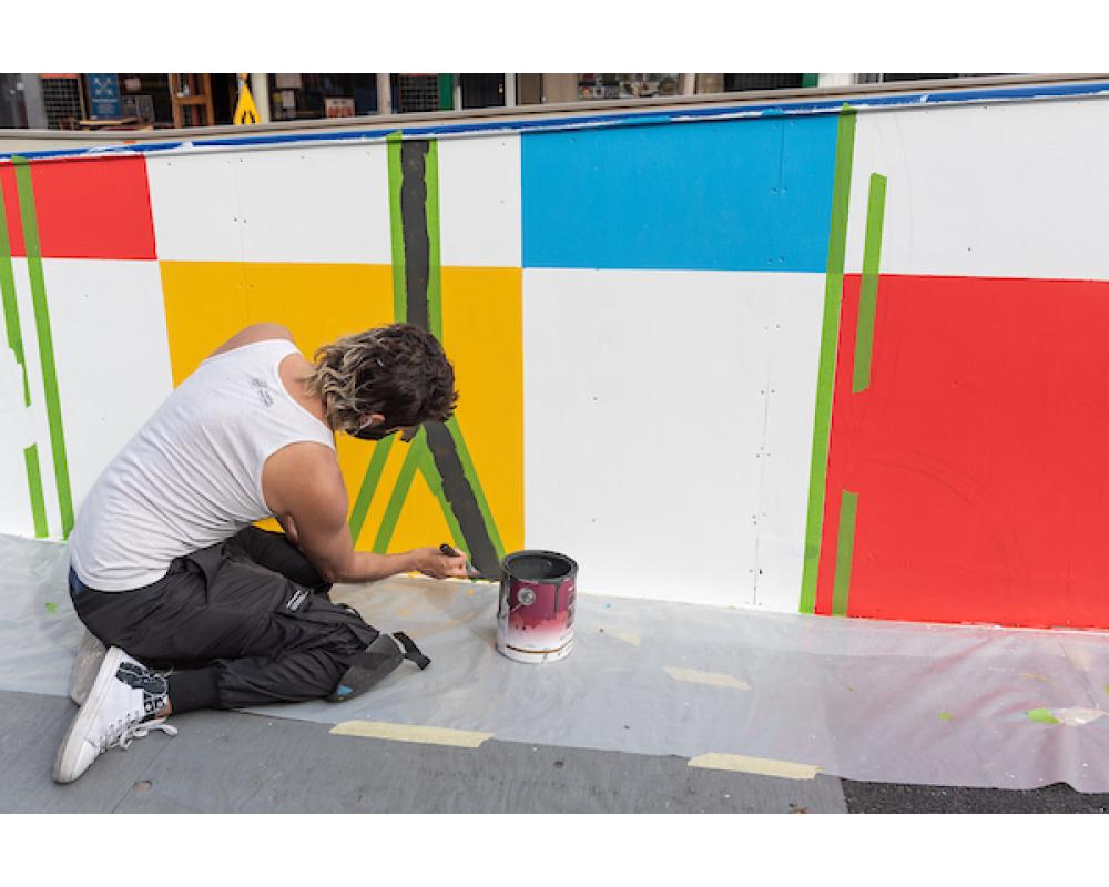 Simón Malvaez painting his mural "Them (Ramp)"