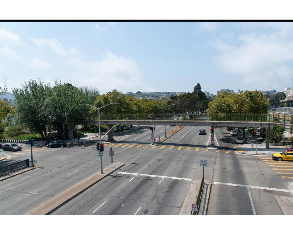 Geary at Steiner Street before the Geary Rapid Project. 