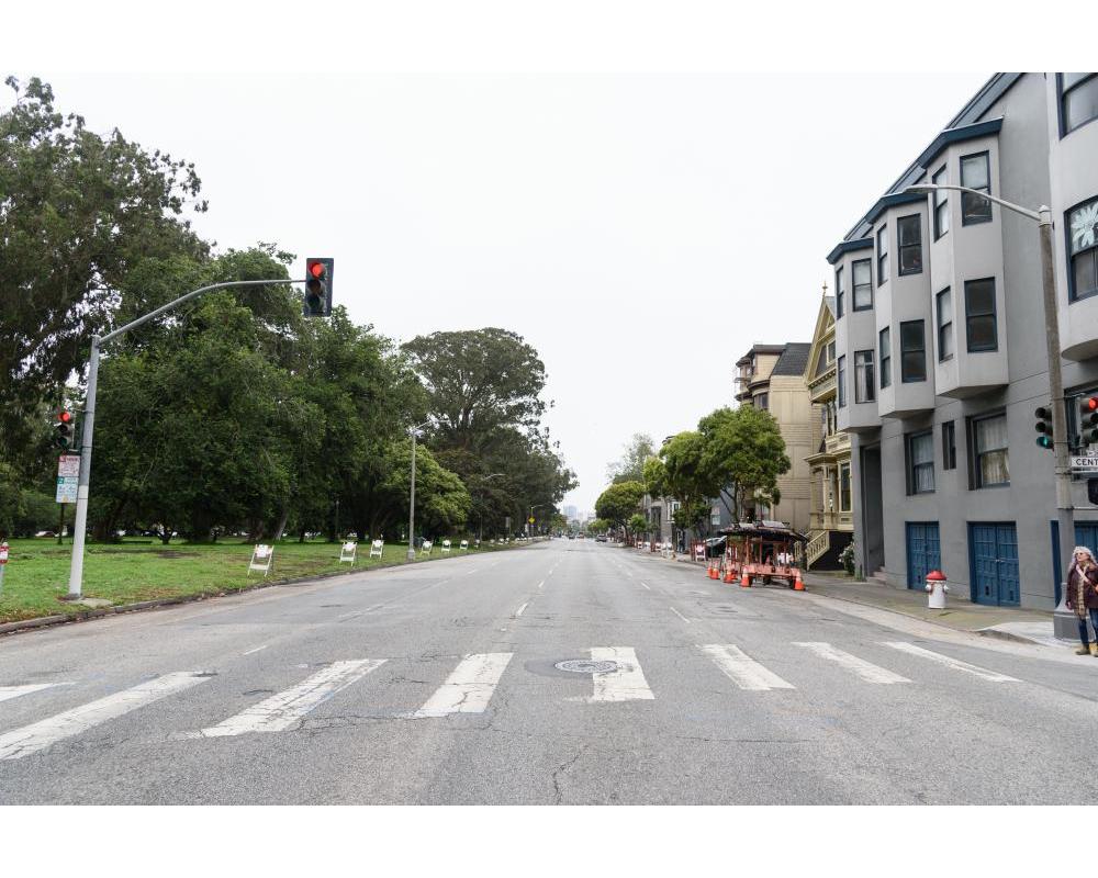 Oak Street showing four vehicle travel lanes