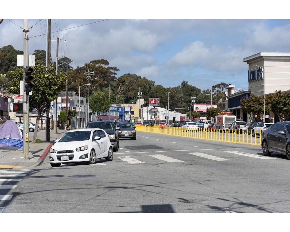 Median on Bayshore between Flower and Cortland (September 2023)