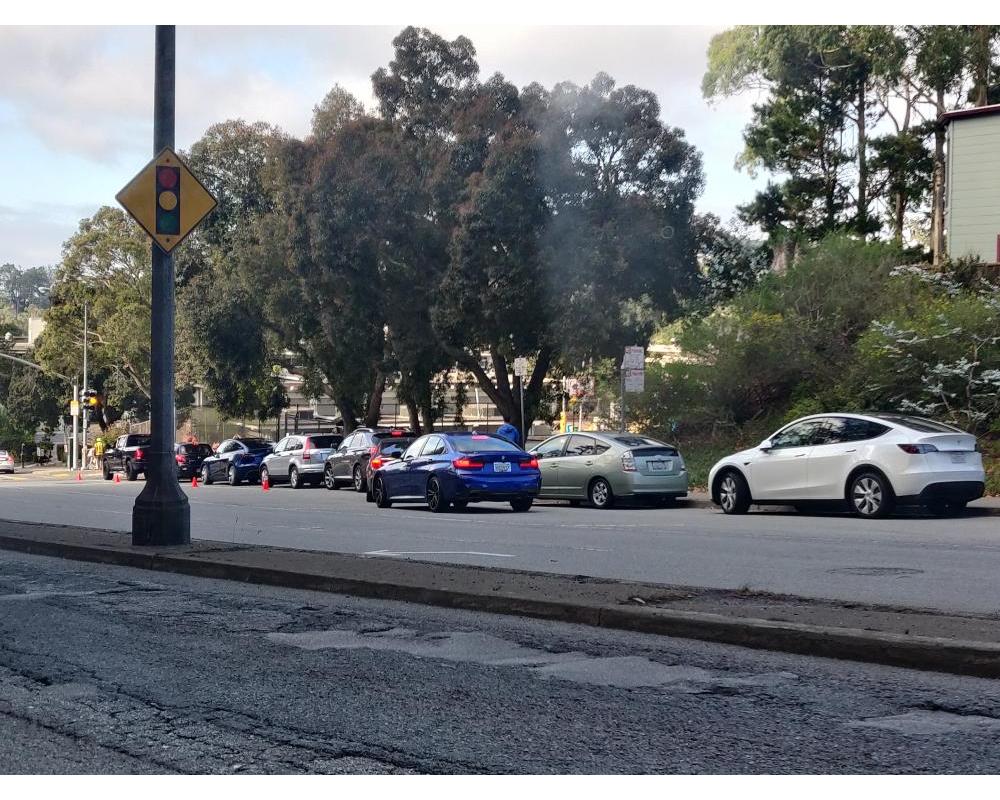 vehicles queueing to drop off at Clarendon Elementary 
