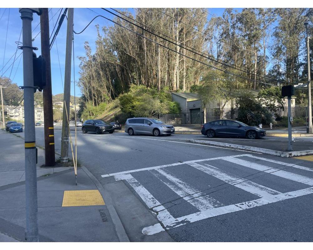 Vehicles turning left onto Laguna Honda Boulevard from Clarendon Boulevard