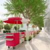 Rendering showing protected bike lane along 17th Street, and vendors using kiosk spaces along the sidewalk. 