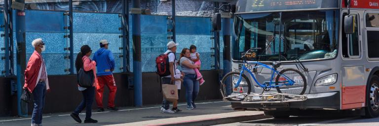 22 Fillmore picking up riders at Fillmore and Geary 