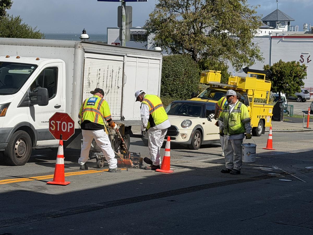 SFMTA crews restriping roadway