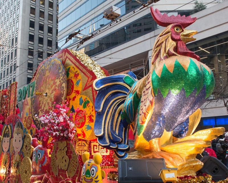 A tall, glittery rooster sits at the fronts of the Southwest parade float.