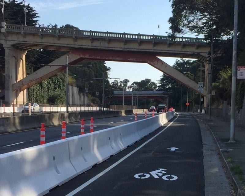 Bike lane on San Jose Avenue with a concrete barrier separating it from traffic lanes.
