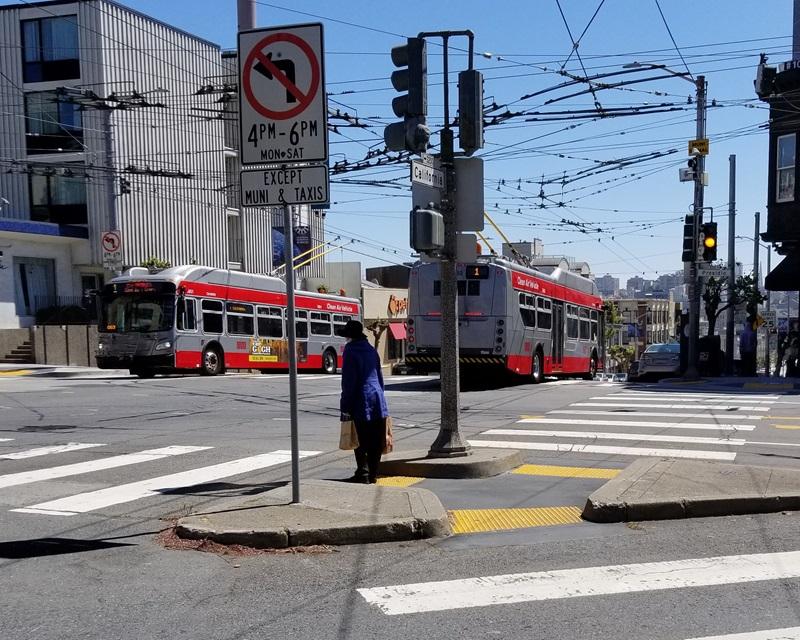 Existing traffic signals at California and Presidio