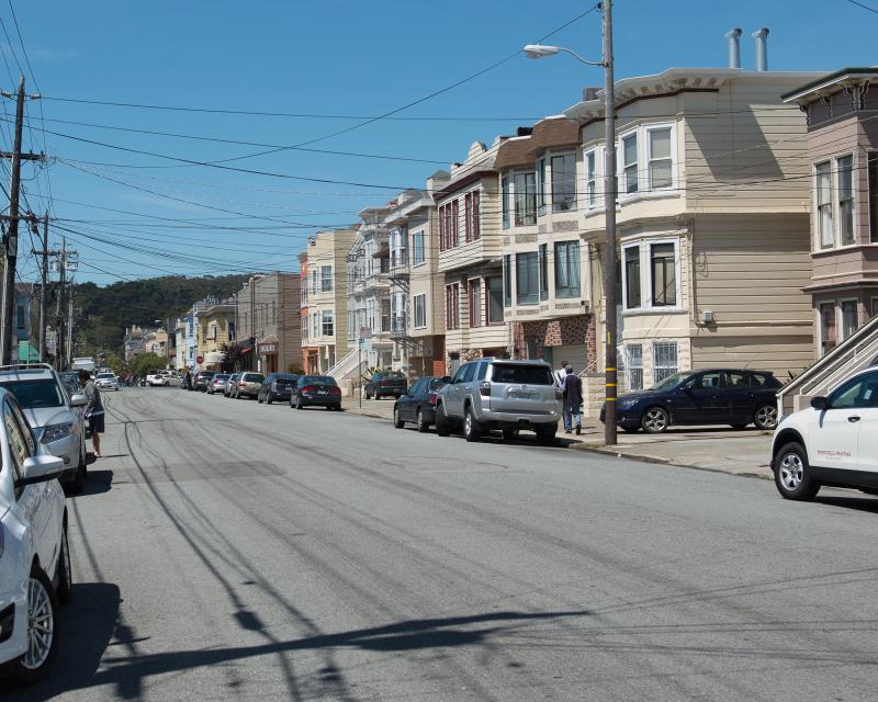 street scene in inner richmond neighborhood