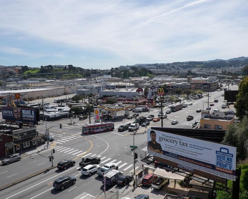 Overhead shot of Bayshore Boulevard during the day