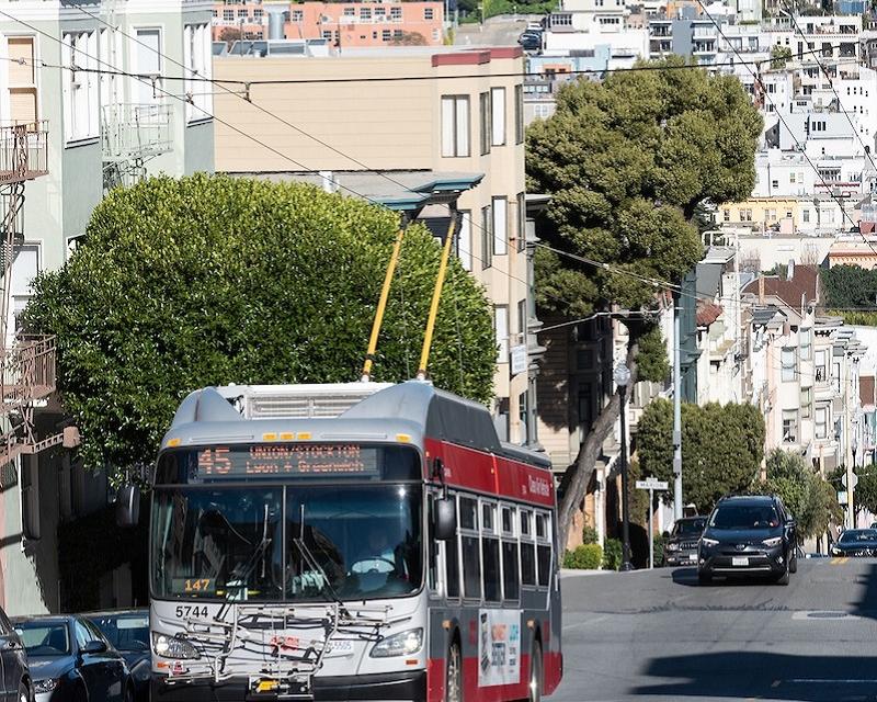 45 Union/Stockton headed up the hill.