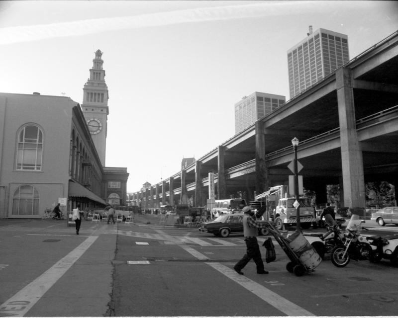 The closed Embarcadero Skyway in the days following the Loma Prieta Earthquake. (SFMTA Photo Archive, October 30, 1989)