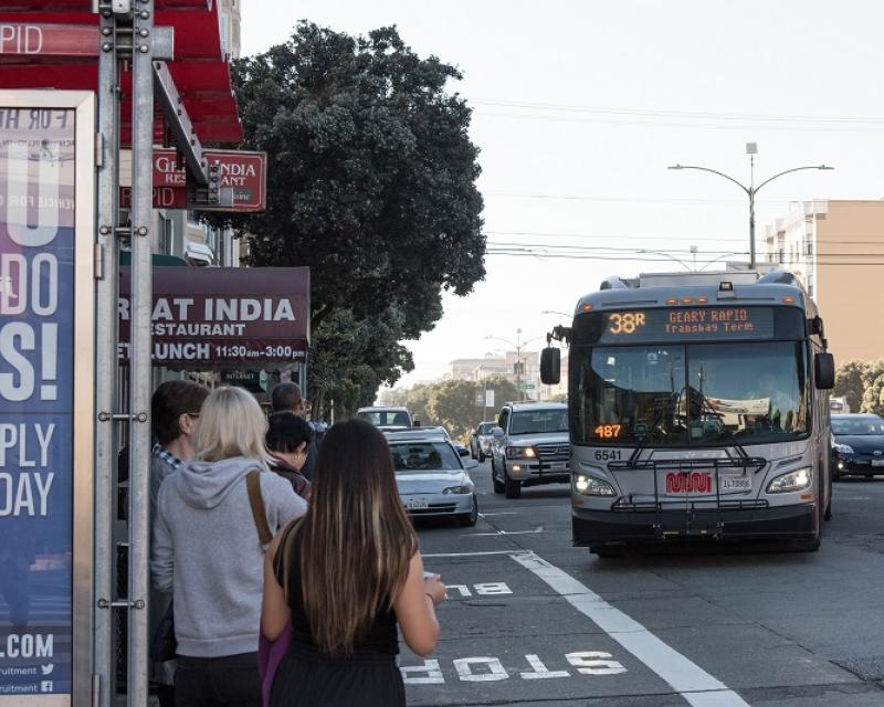 38 Geary Rapid picking people up.