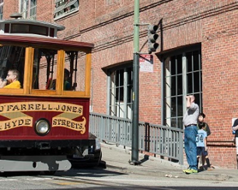 Hyde Line Cable Car passing the Cable Car Museum