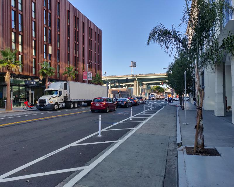 Protected bikeway on Brannan Street between 8th and 7th streets