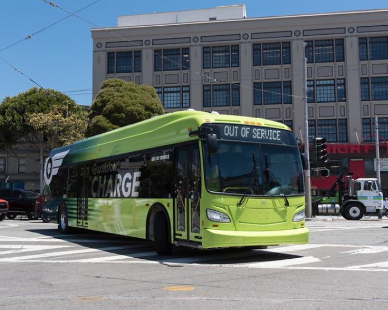 A battery electric bus turns from Mission on to South Van Ness