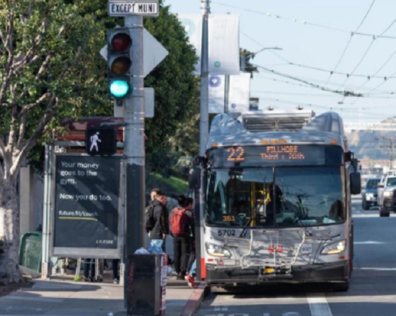 Photo of the 22 Fillmore bus loading passengers