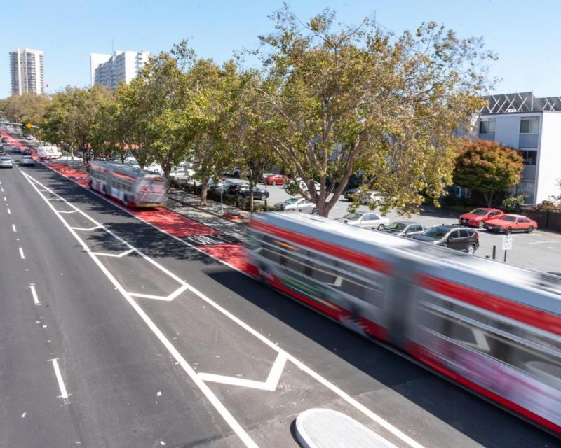 Muni bus zooming along Geary Boulevard in red transit lanes