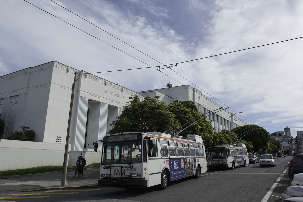 Daytime shot of a 22 Fillmore bus in front of Marina Middle School