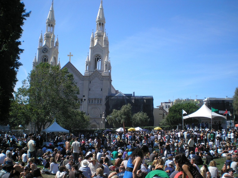 The crowd soaking up the sun in Washington Square Park during North Beach Festival 2009.