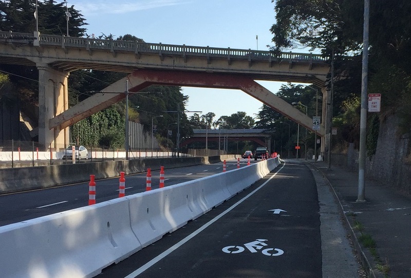 Bike lane on San Jose Avenue with a concrete barrier separating it from traffic lanes.