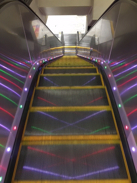 Outbound escalator at Civic Center resumed service to Muni customers.