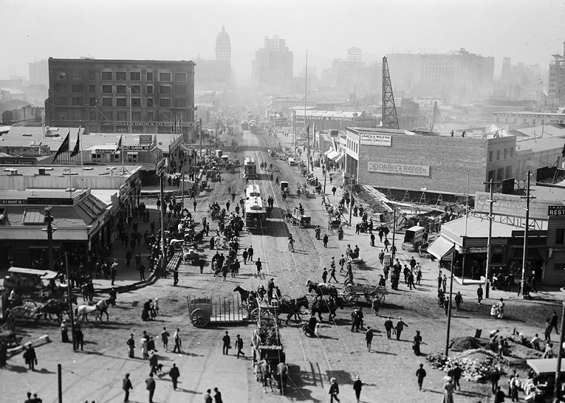 A view of Market Street after the 1906 quake.