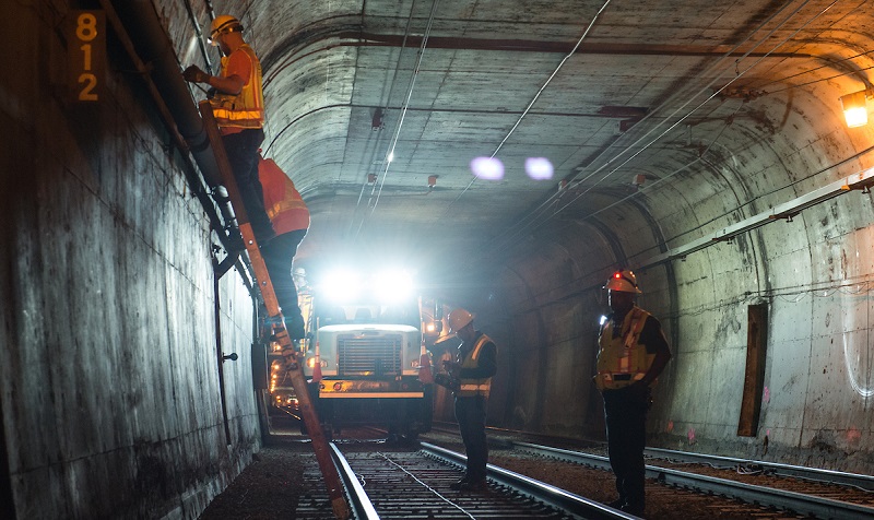 Men working on the Twin Peaks tunnel.