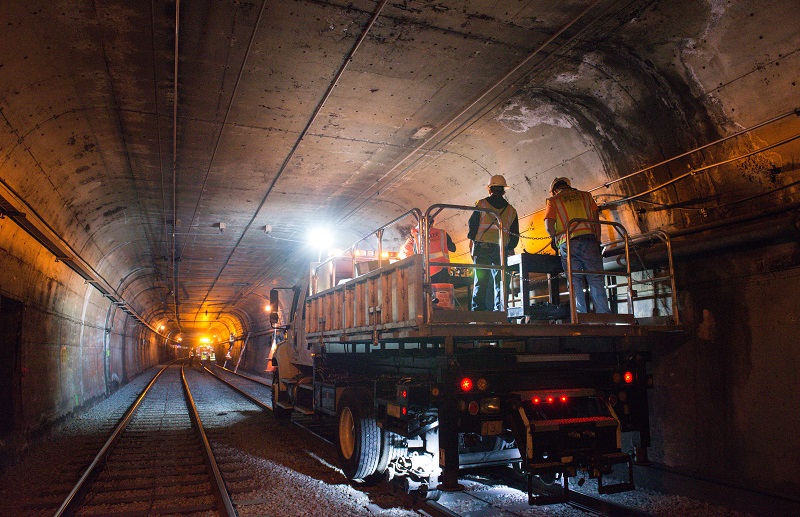 Men working on the Twin Peaks tunnel.
