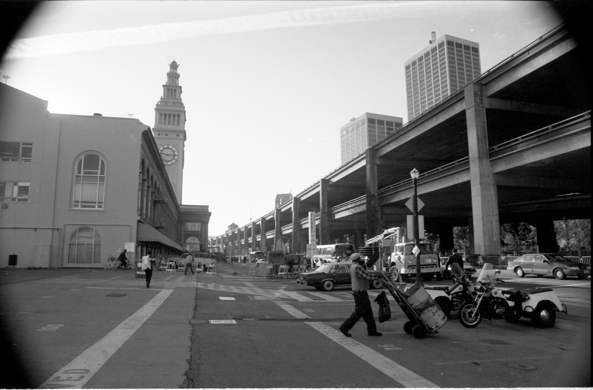 The closed Embarcadero Skyway in the days following the Loma Prieta Earthquake. (SFMTA Photo Archive, October 30, 1989)