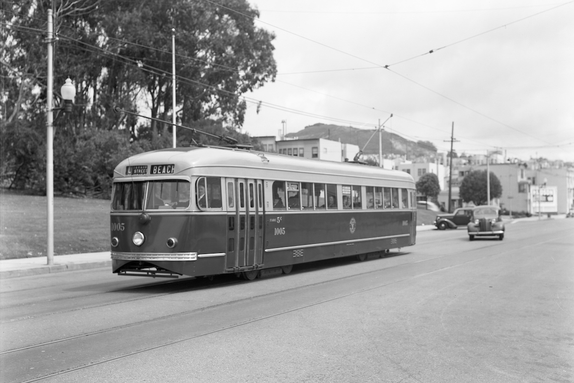 streetcar on taraval street