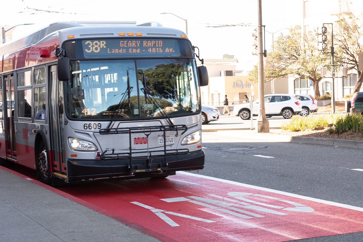 38R Geary Rapid driving in red transit-only lane.