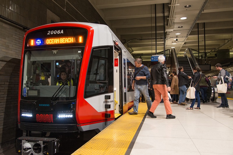 LRV4 loading people up at the platform