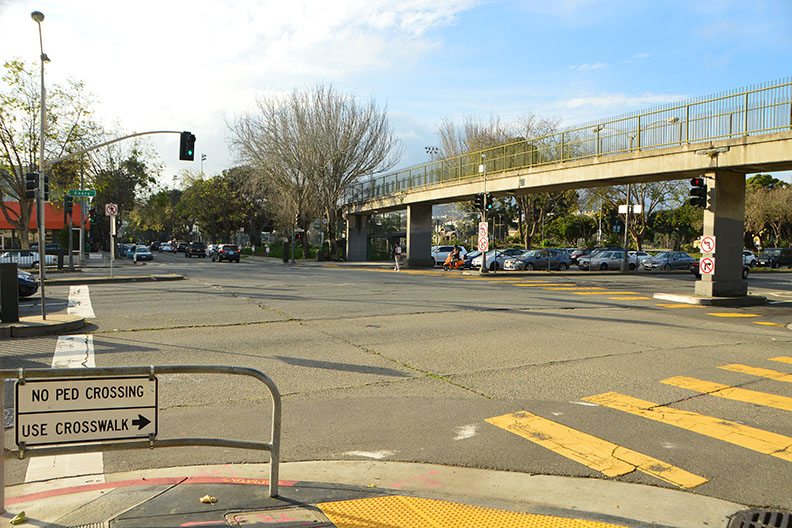 Photo of Steiner Street crossing before the project