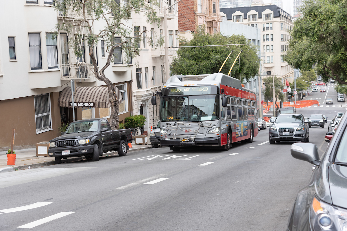 Photo of 1 California bus using transit lane