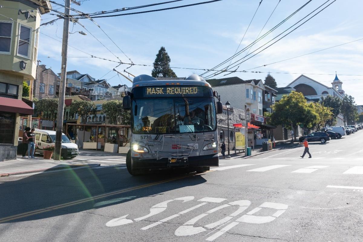 image of bus with headway sign stating "masks required"