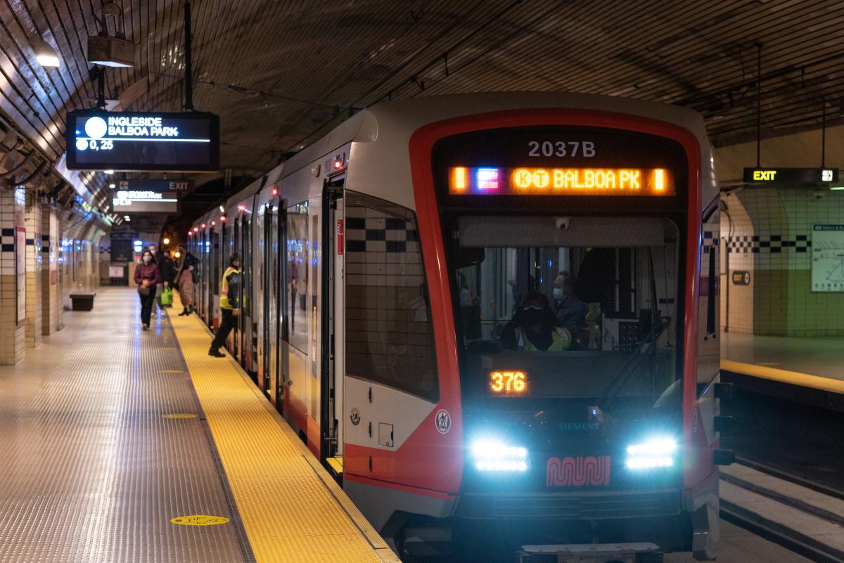 Photo of passengers entering K/T train at Forest Hill Station