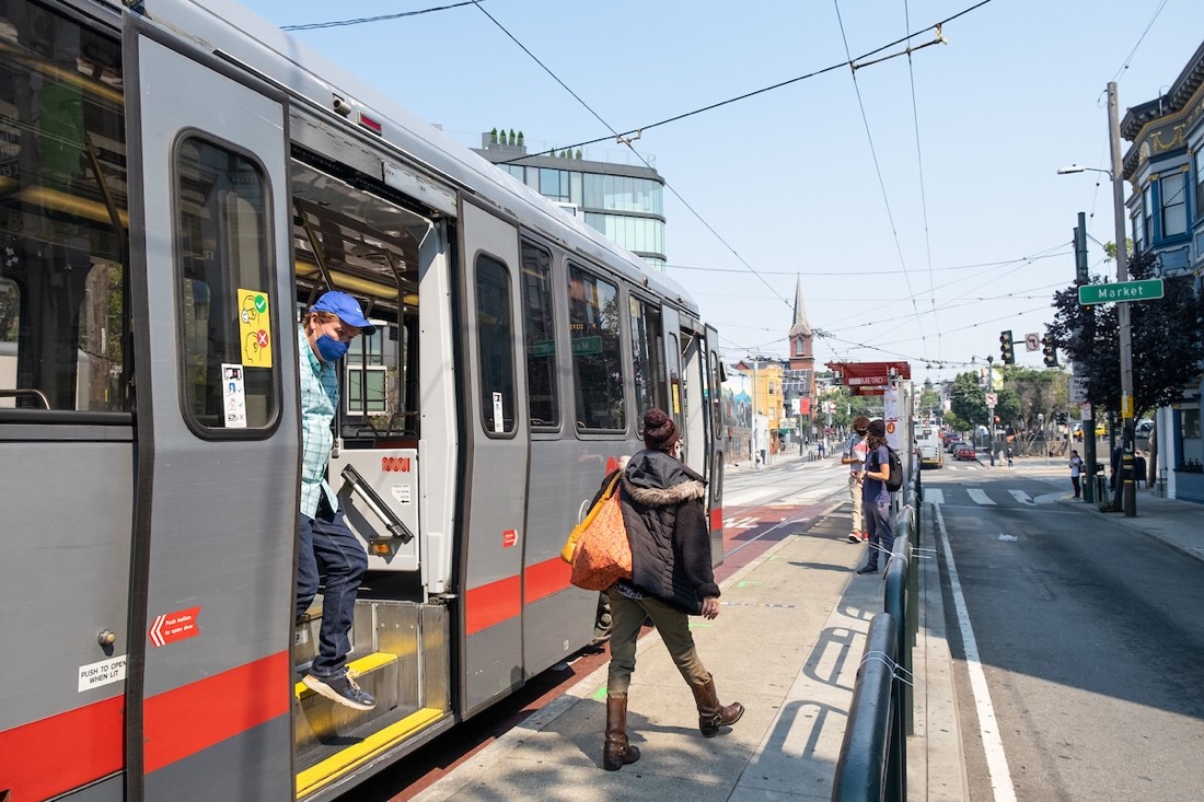 Photo of J Church streetcar arriving northbound at the platform before Market Street