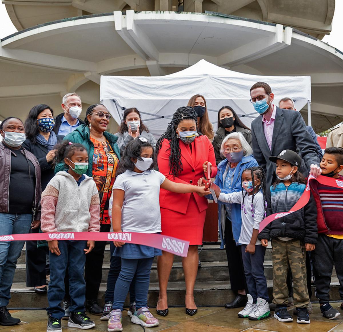 Image of Mayor London Breed and community members cutting ribbon for the Geary Rapid Project