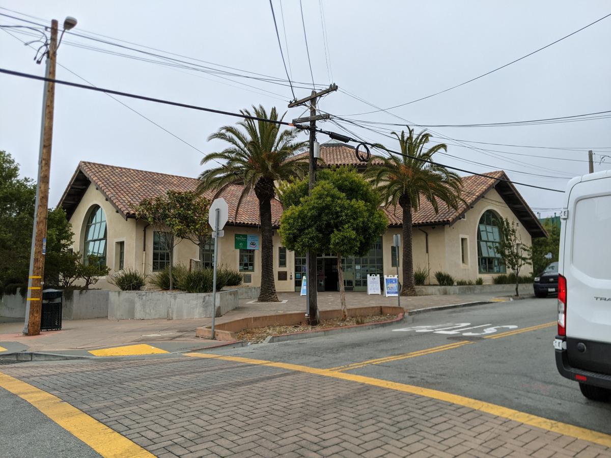 photo of San Francisco Public Library-- Vis Valley branch.